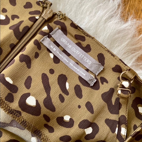 BNWOT Urban Outfitters Leopard Cowl Neck Mini - Picture 4 of 5